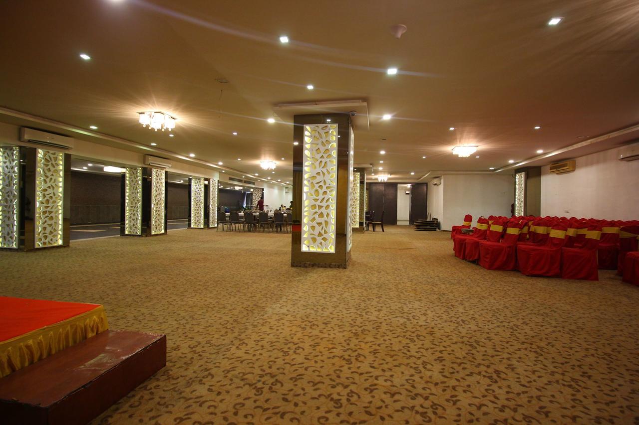 Oyo 8786 Hotel Maan Residency Ahmedabad Luaran gambar