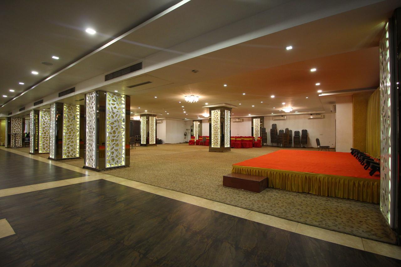 Oyo 8786 Hotel Maan Residency Ahmedabad Luaran gambar