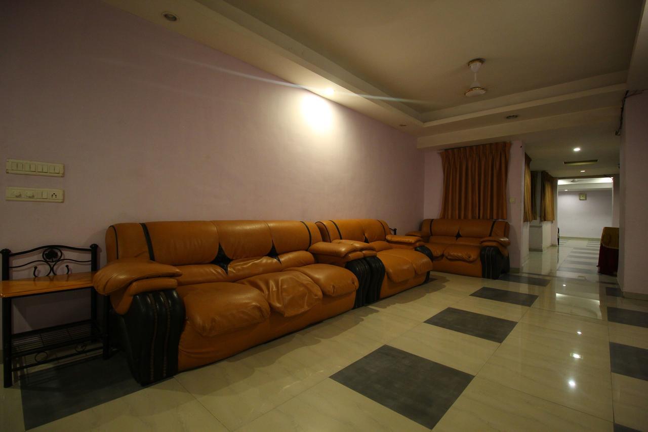 Oyo 8786 Hotel Maan Residency Ahmedabad Luaran gambar